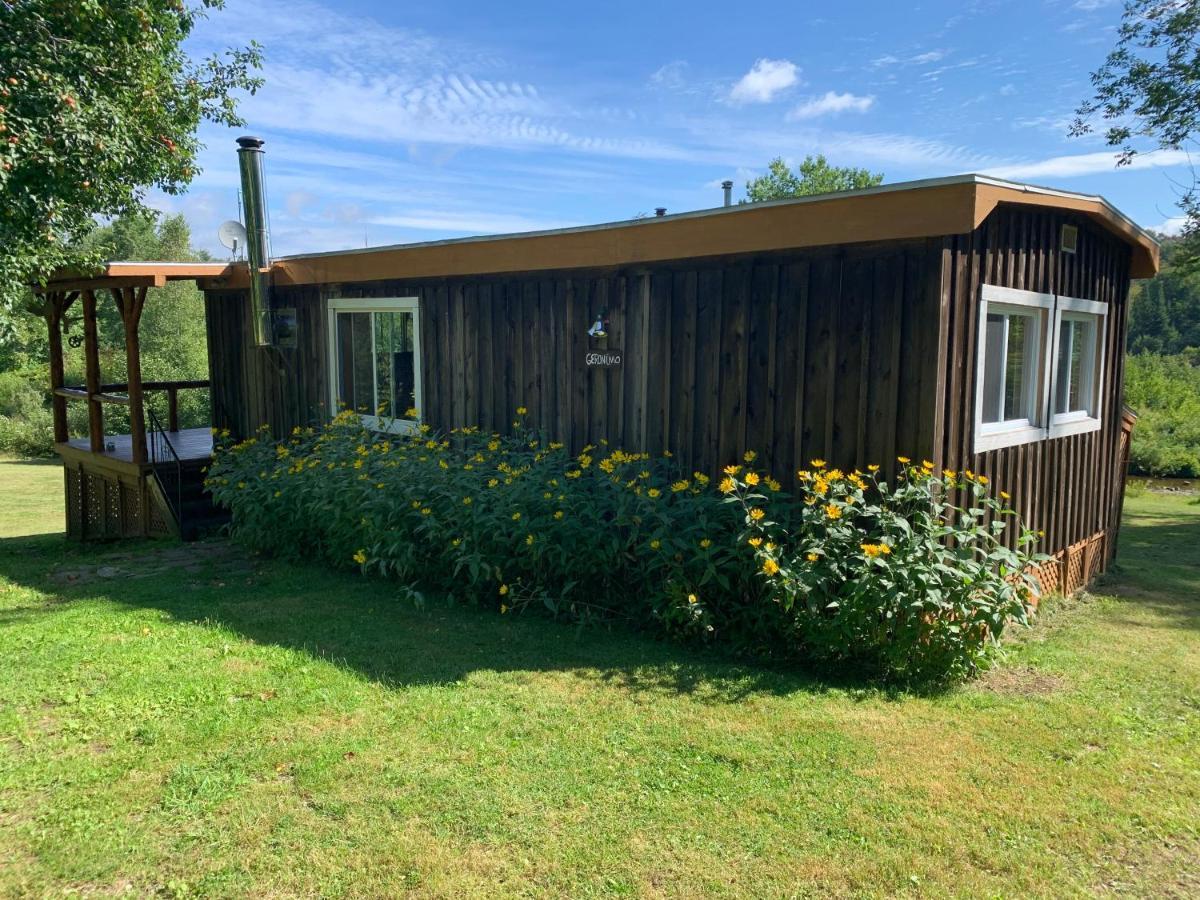 Paradis Sauvage Geronimo Saint-Etienne-de-Bolton Exterior photo