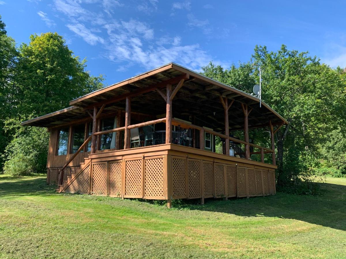 Paradis Sauvage Geronimo Saint-Etienne-de-Bolton Exterior photo